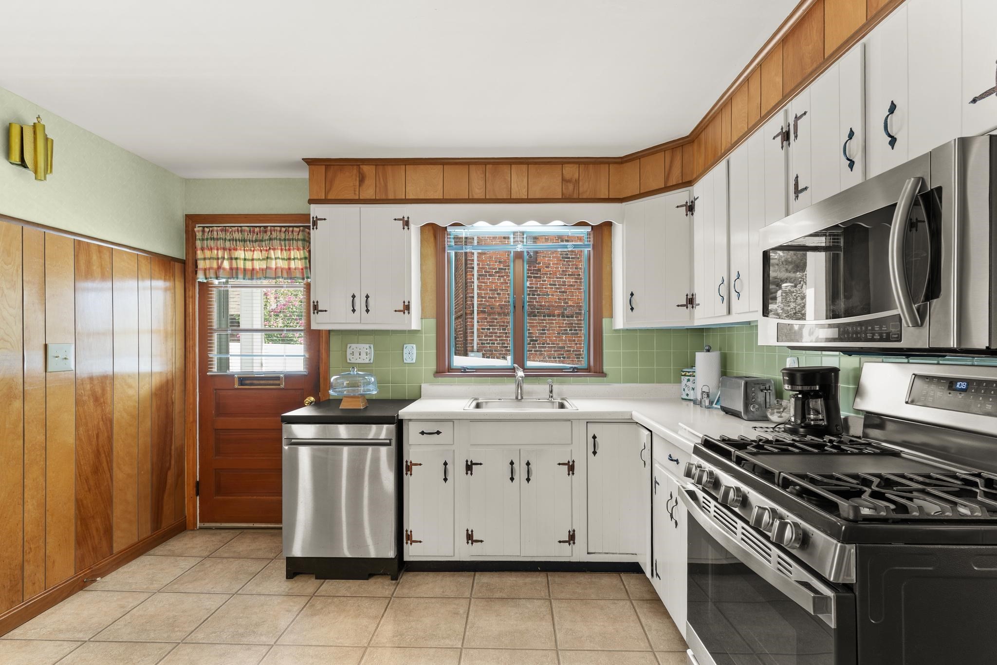 6 Groveland St Property Photo 21
