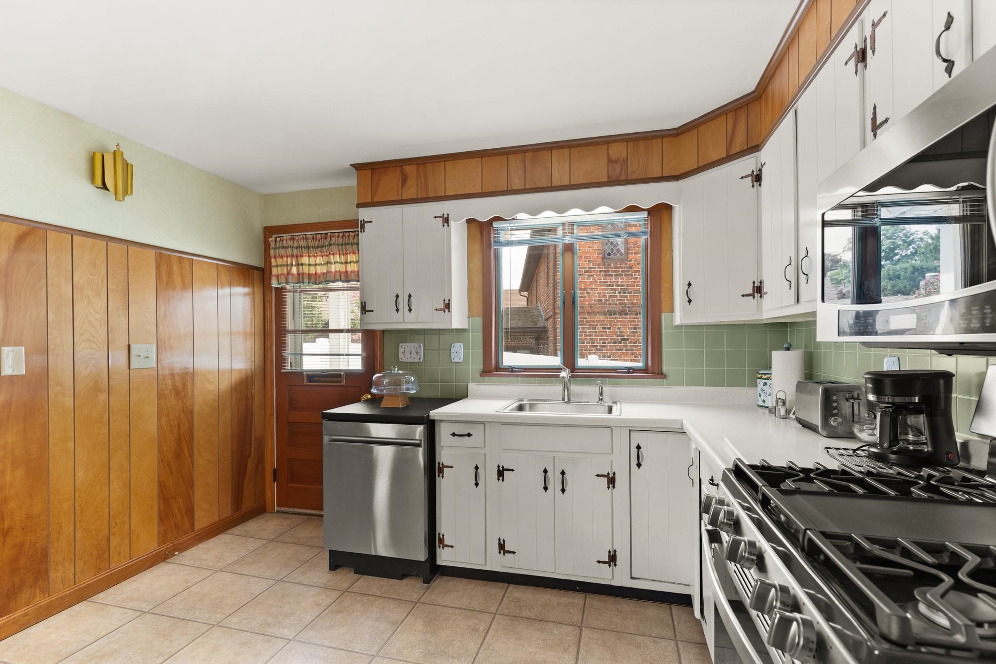 6 Groveland St Property Photo 22