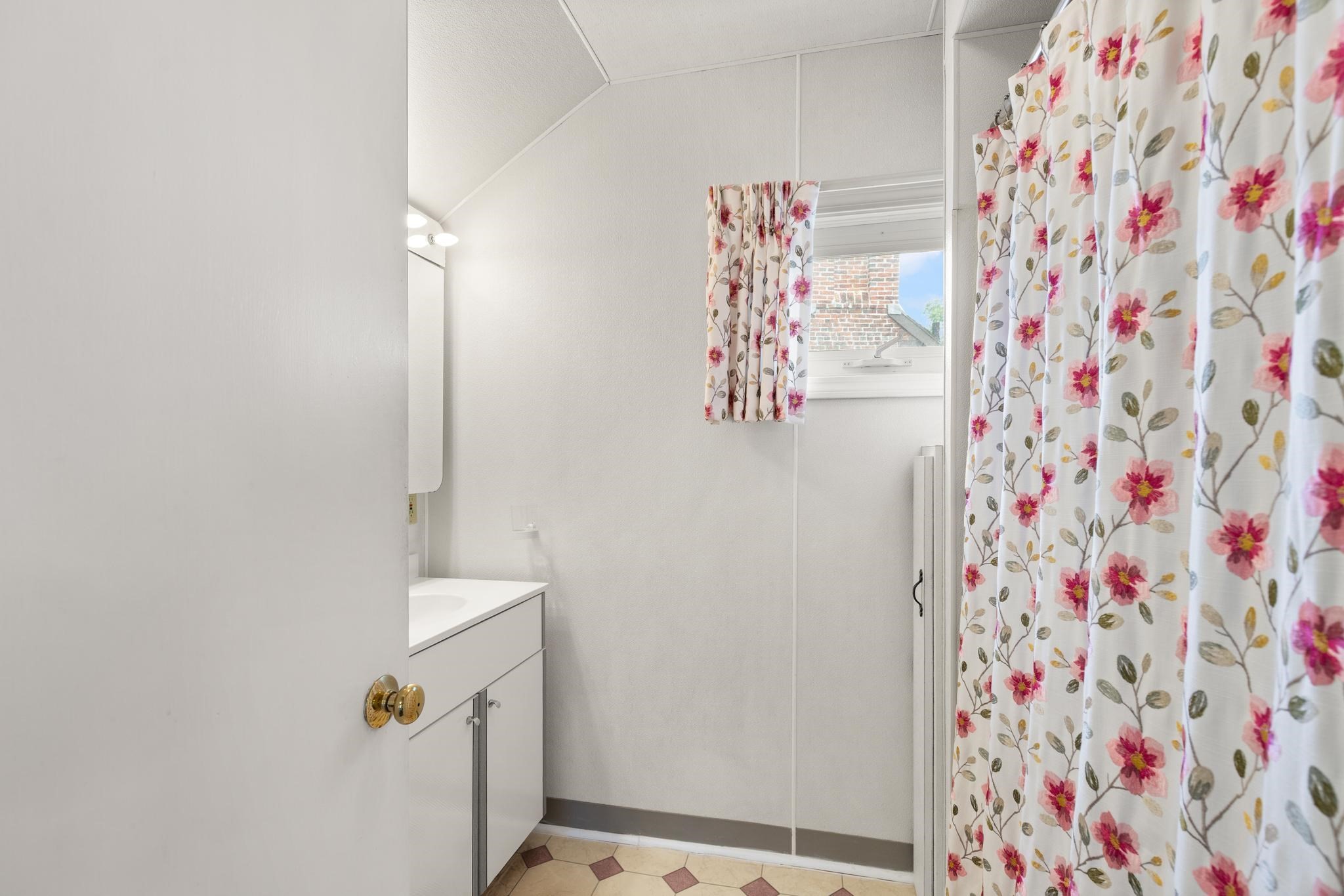 6 Groveland St Property Photo 35