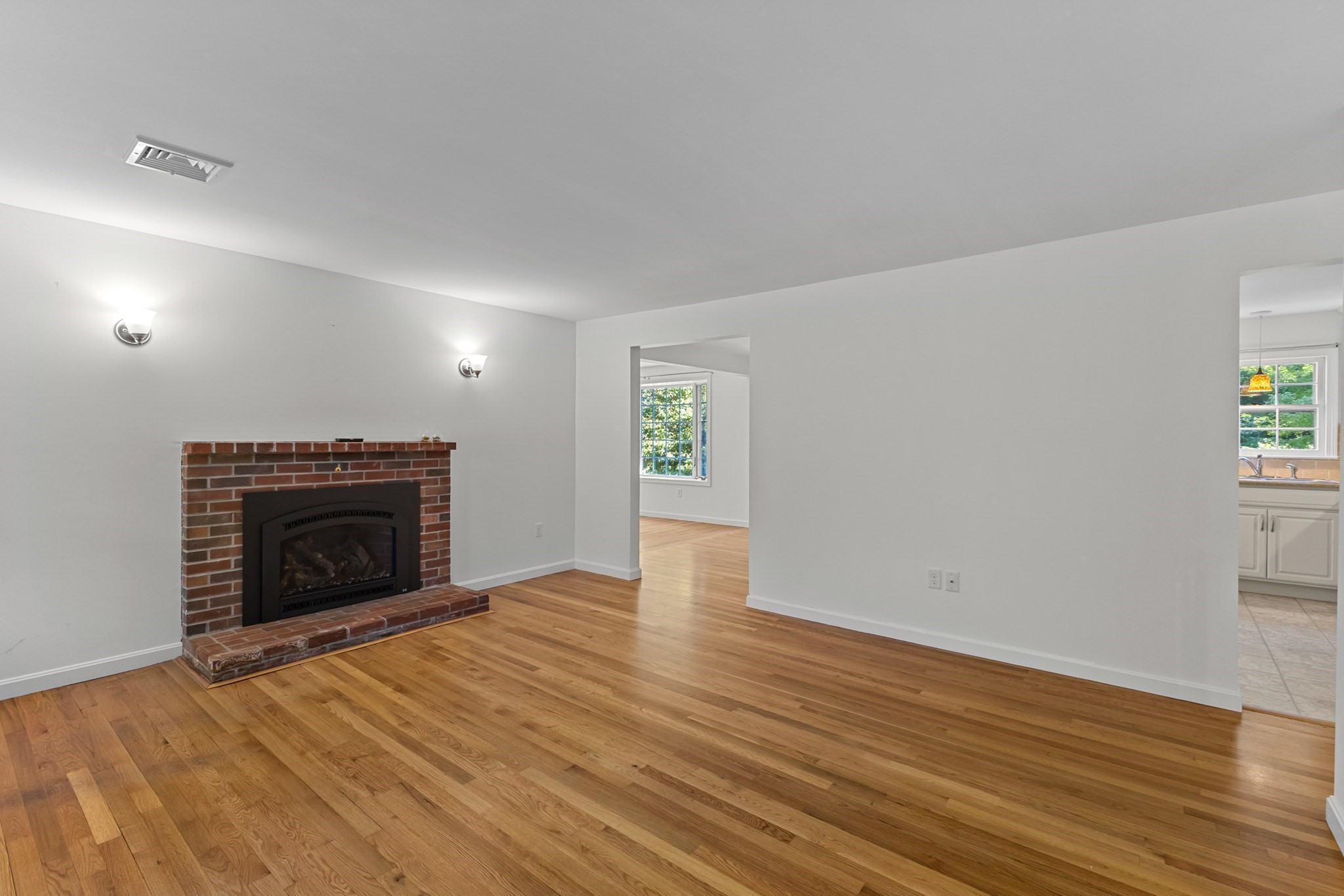 627 Main St Property Photo 12