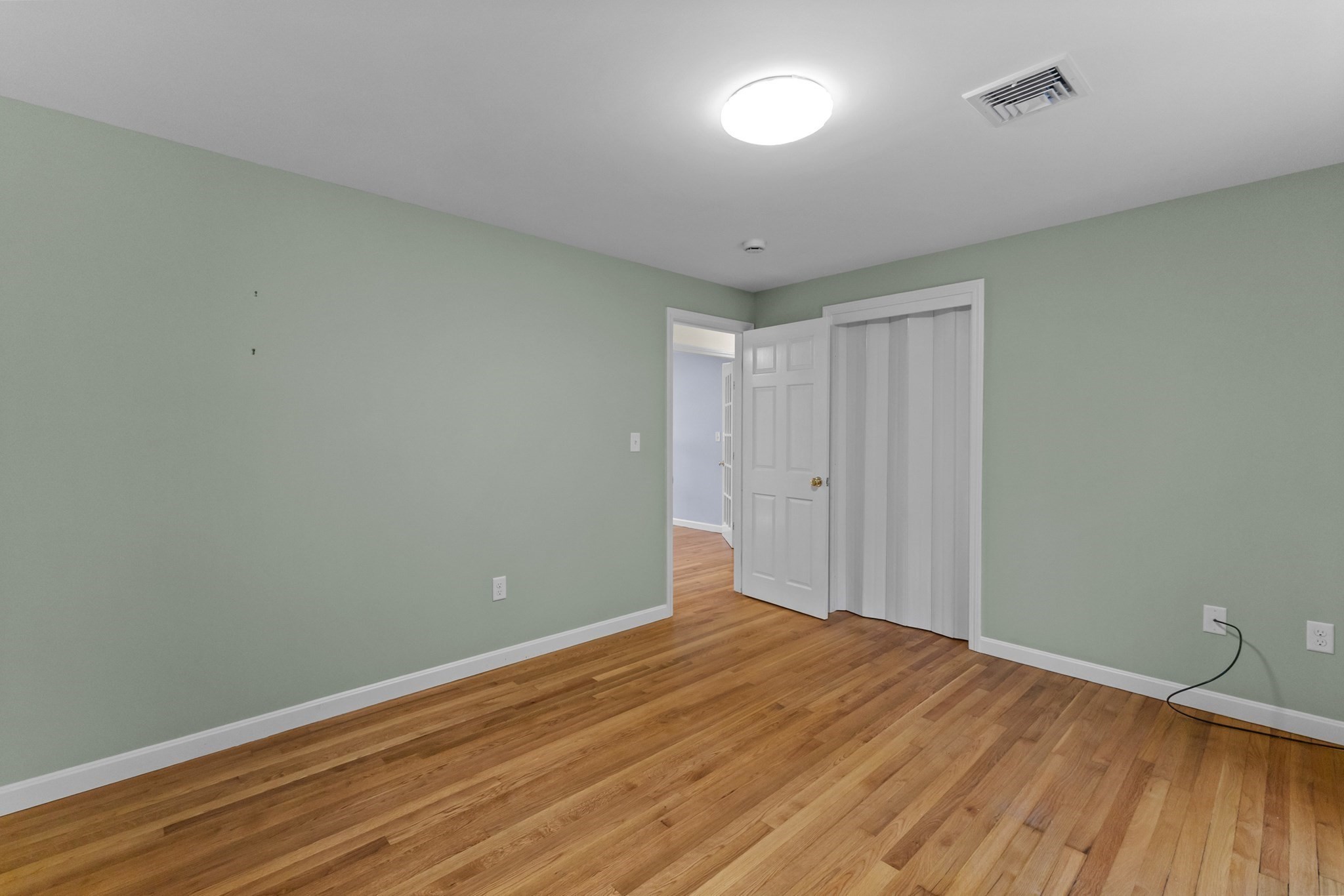 627 Main St Property Photo 23