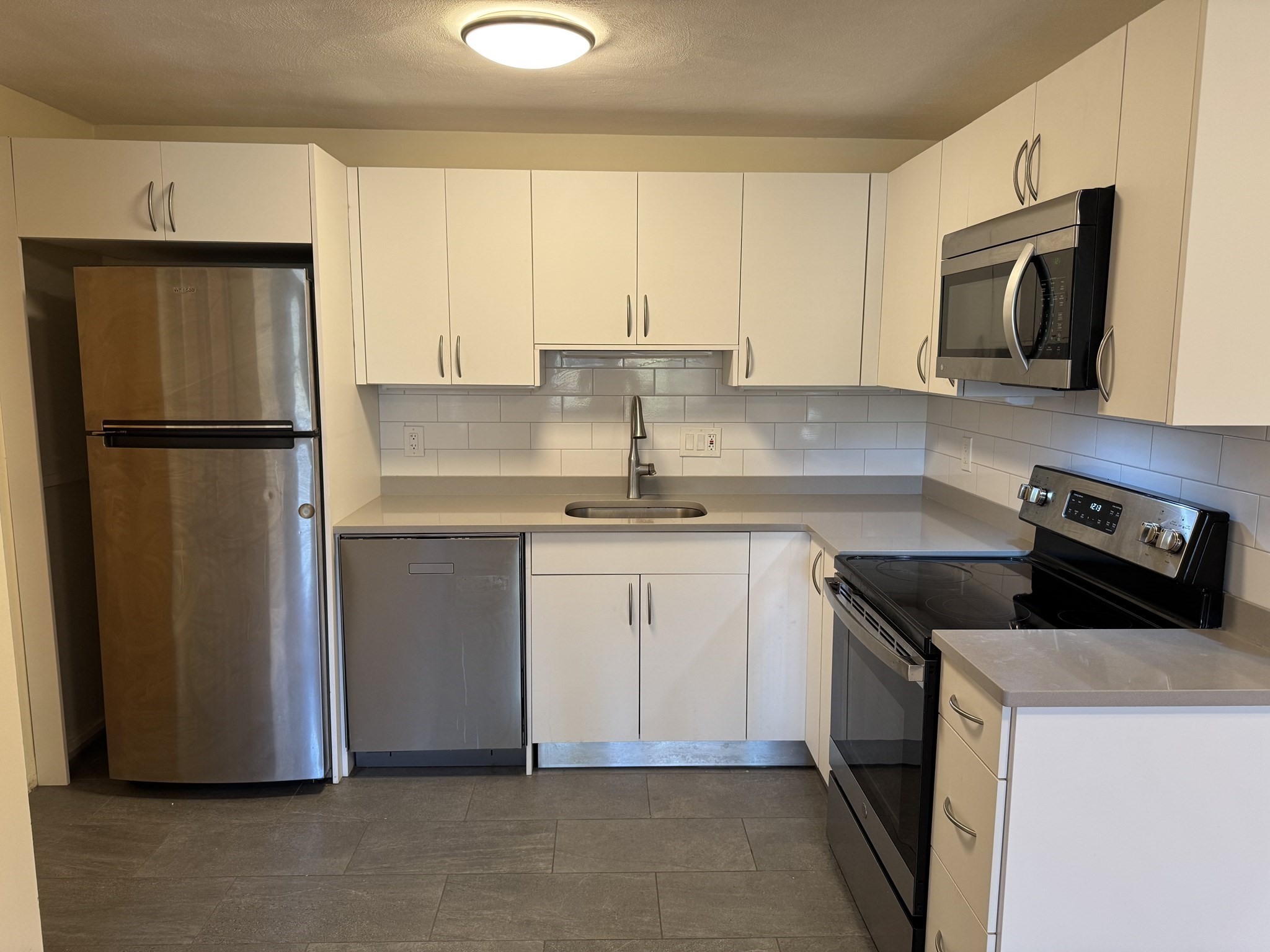 39 Englewood Ave # 12 Property Photo 5