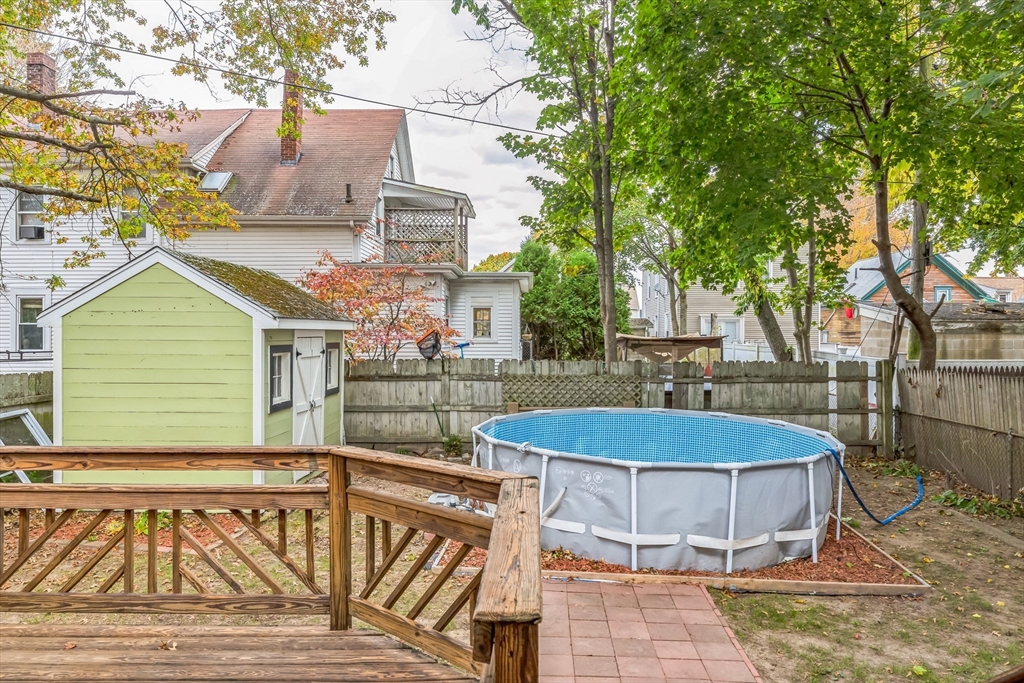 563 Union St Property Photo 4