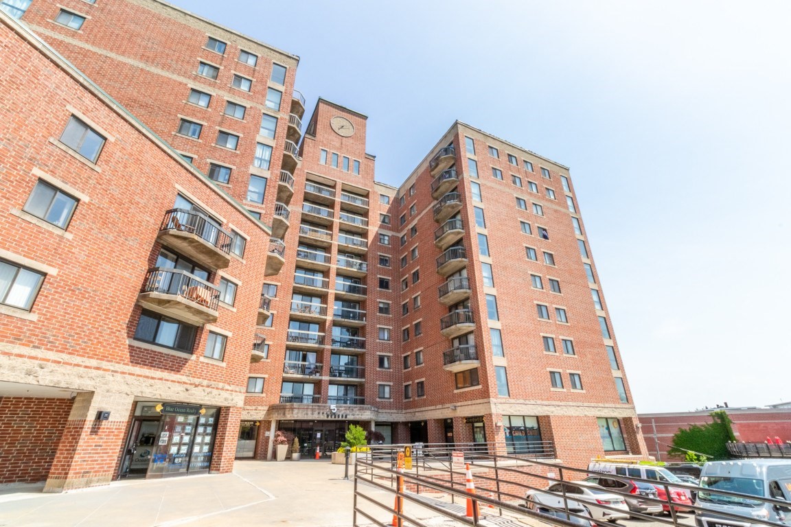15 N Beacon St # 516 Property Photo 1