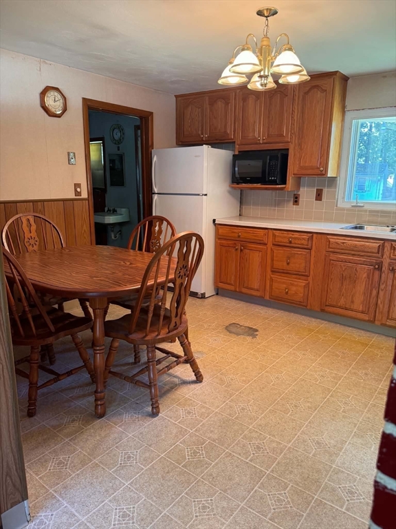 8 Aspen Property Photo 4