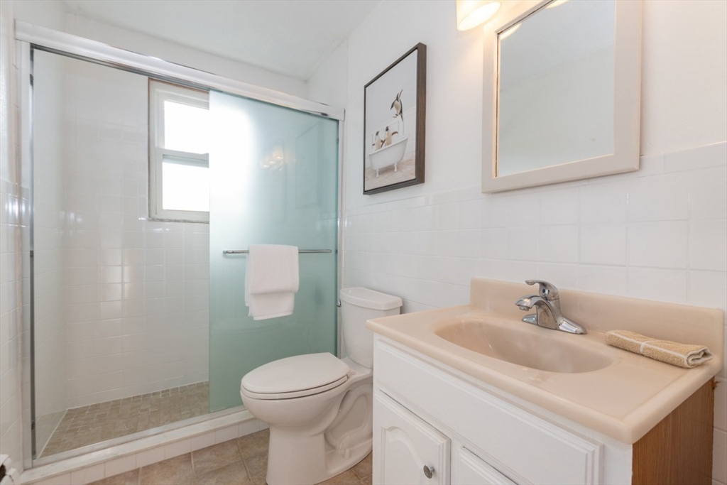 8 Siren St Property Photo 25