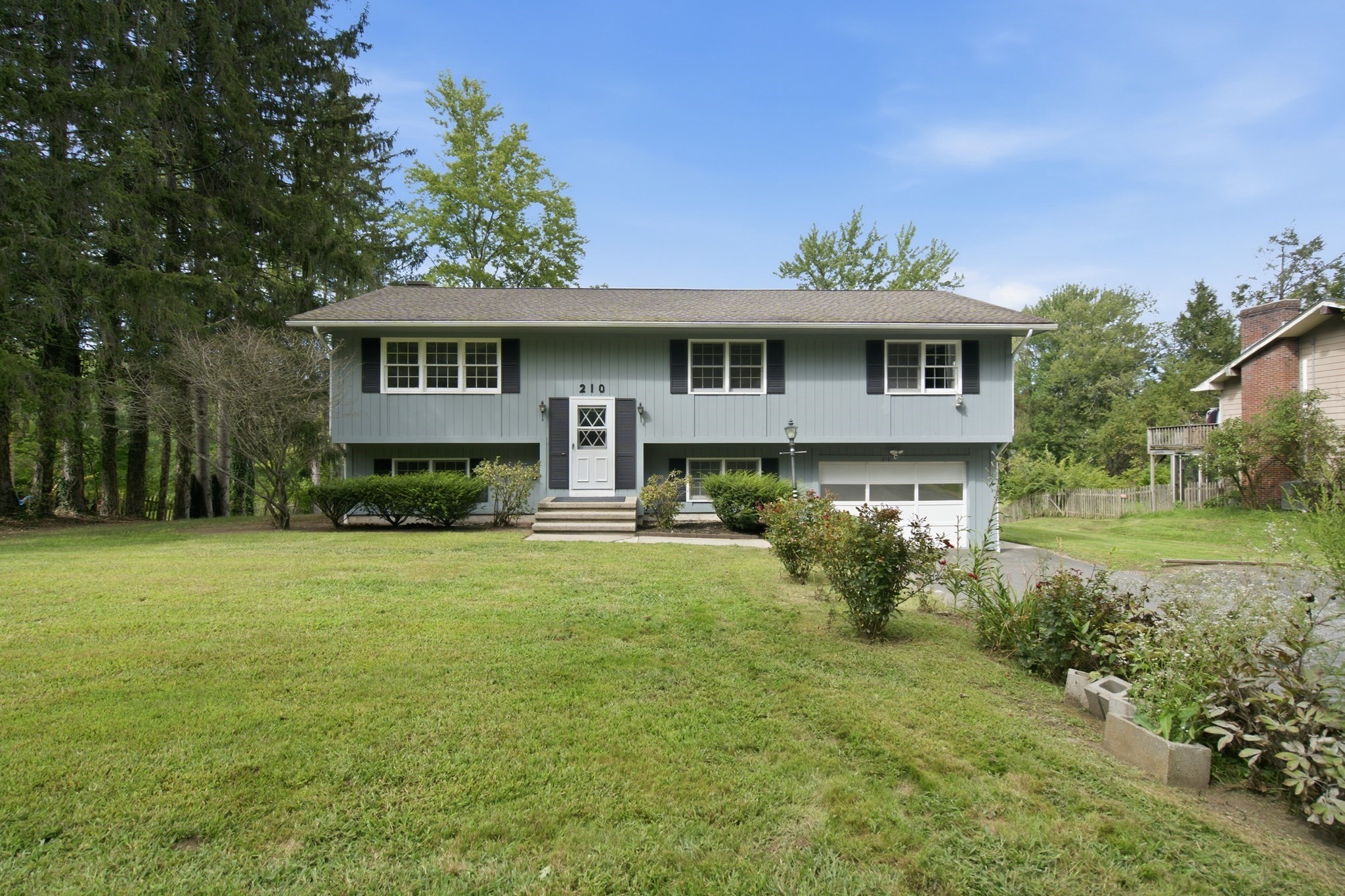 210 Strong St Property Photo 1