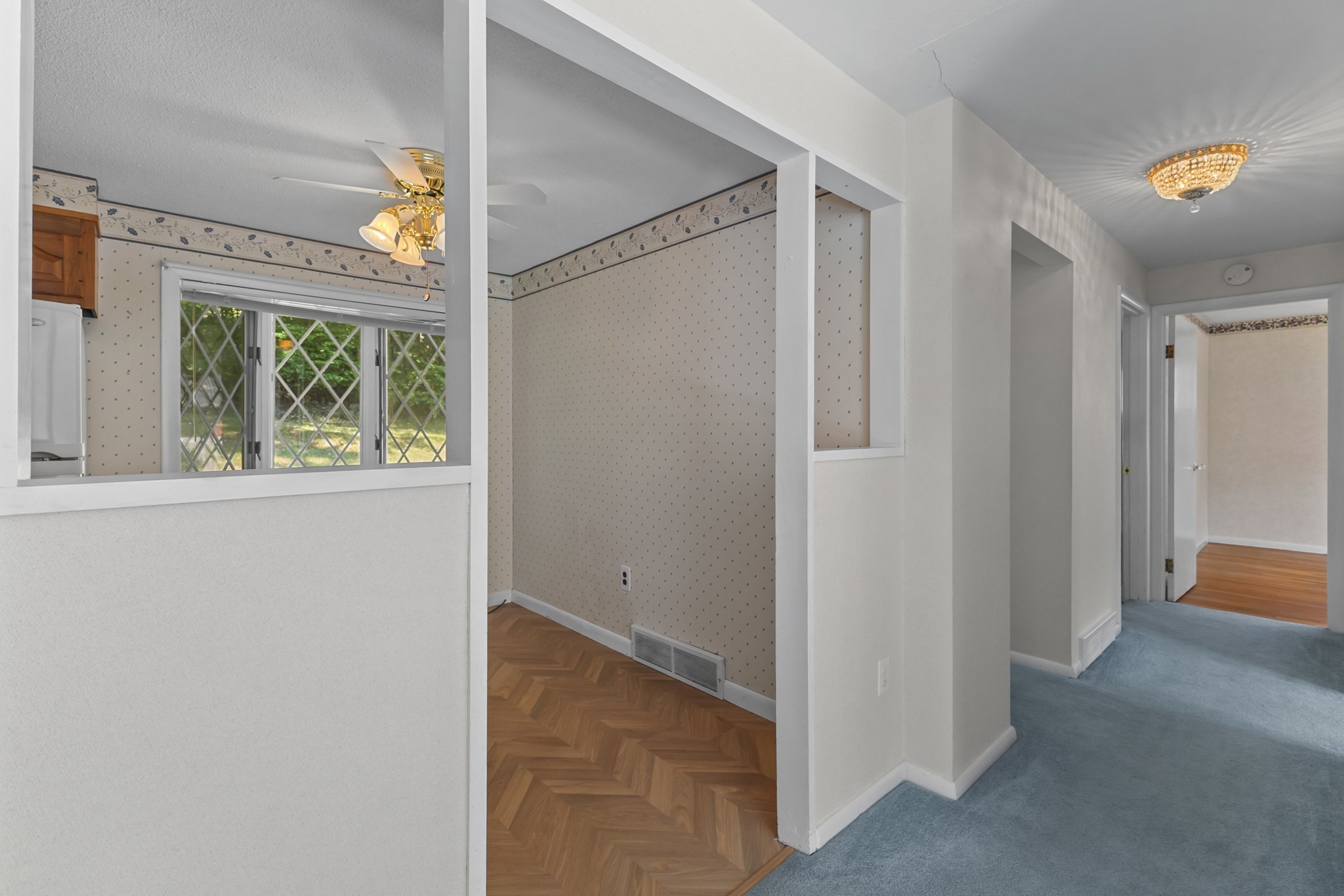 48 Washington St Property Photo 6