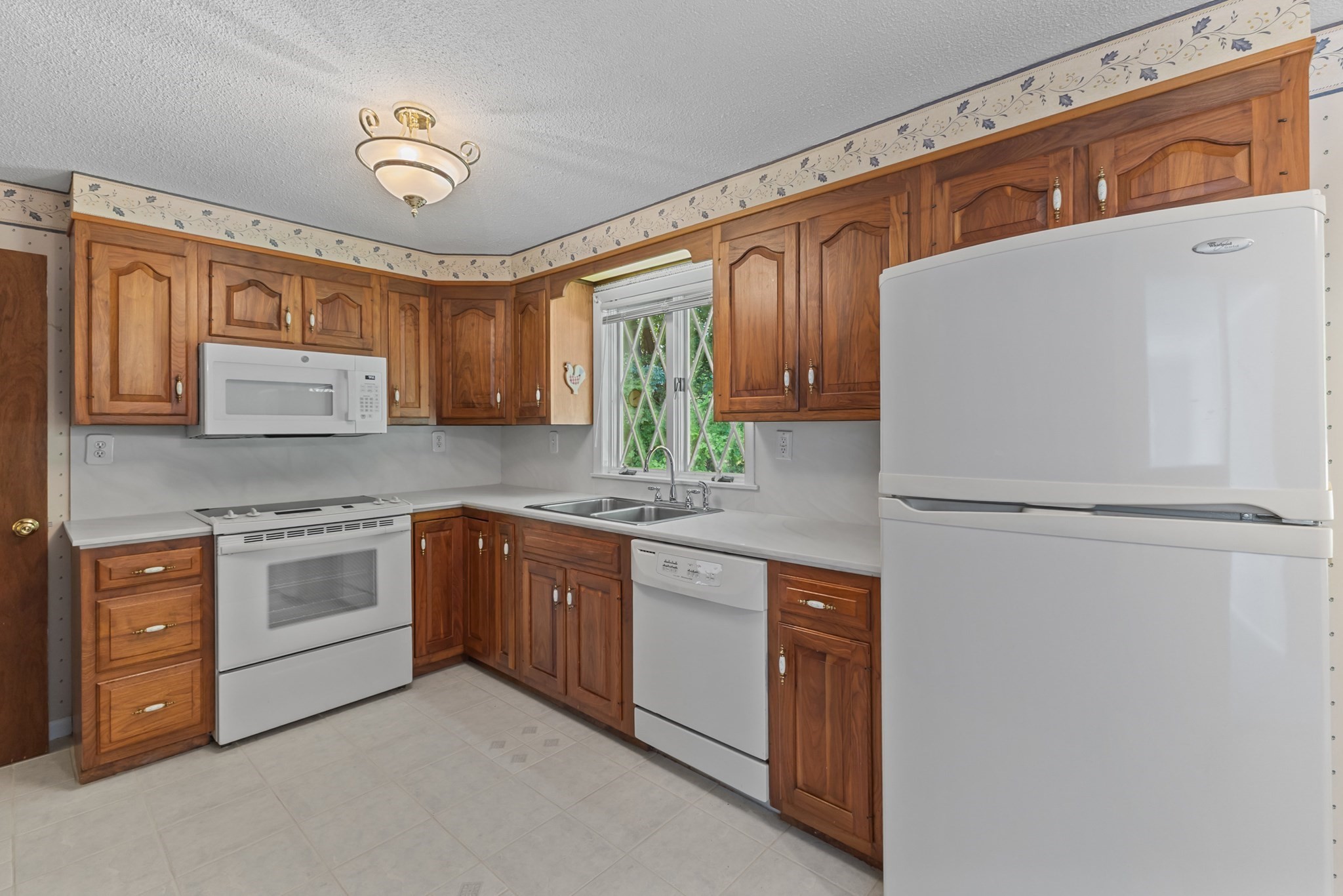 48 Washington St Property Photo 8