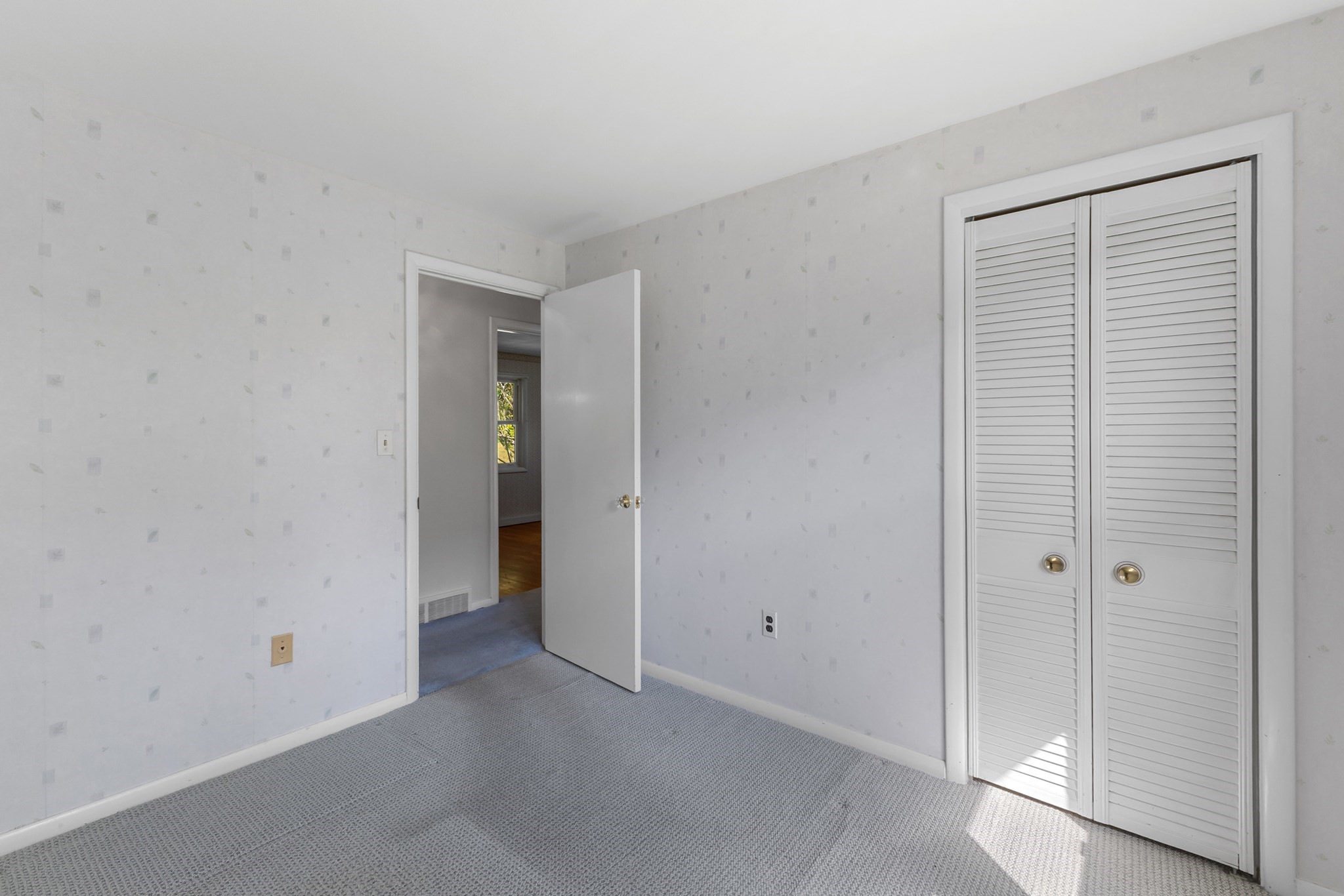48 Washington St Property Photo 16