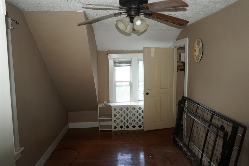33 Warren Street Property Photo 23