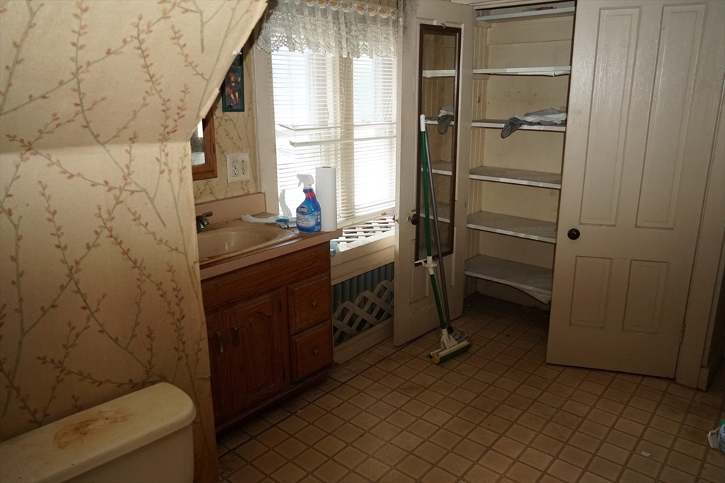 33 Warren Street Property Photo 27