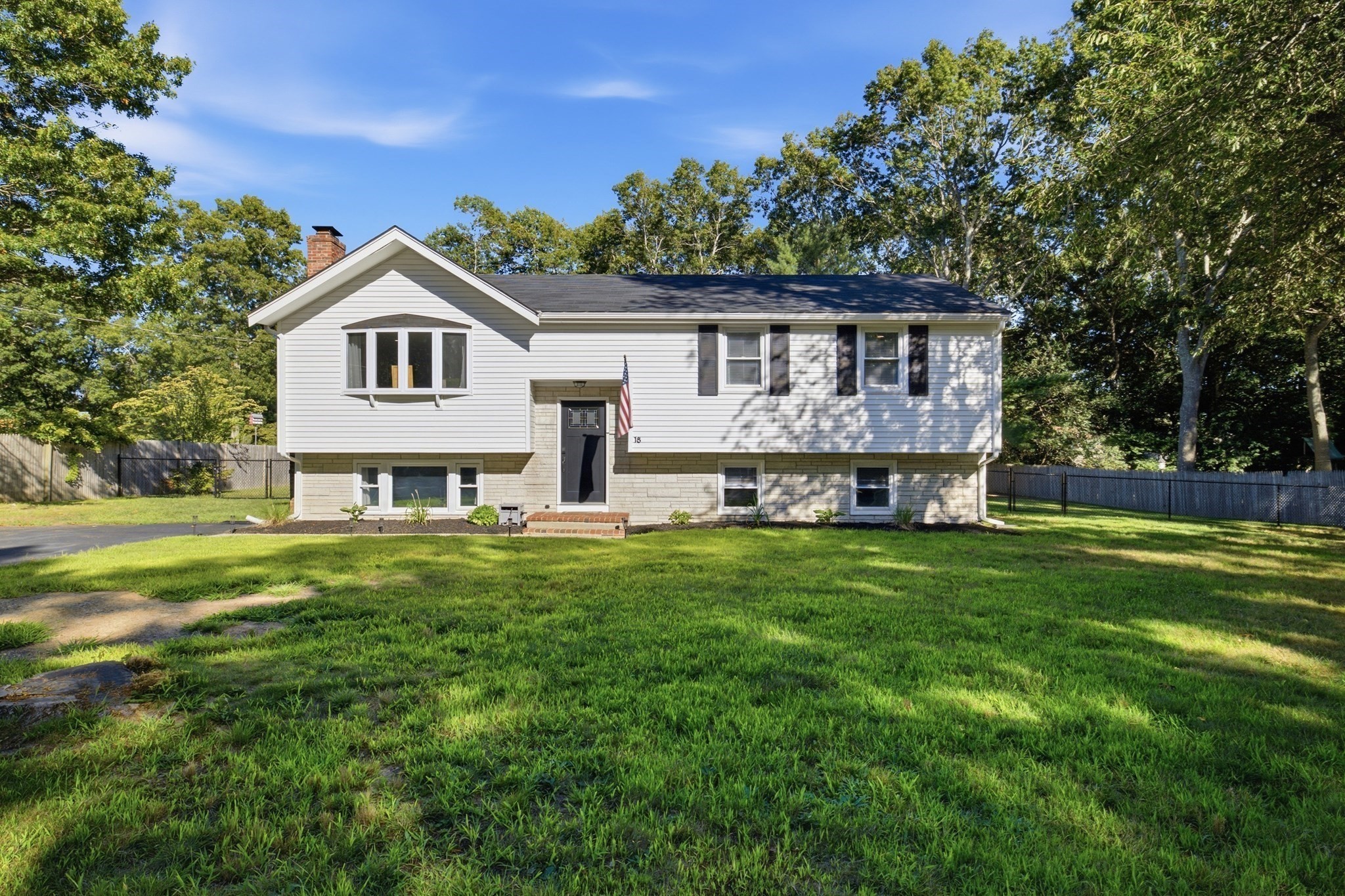 18 Montgomery Dr Property Photo 1