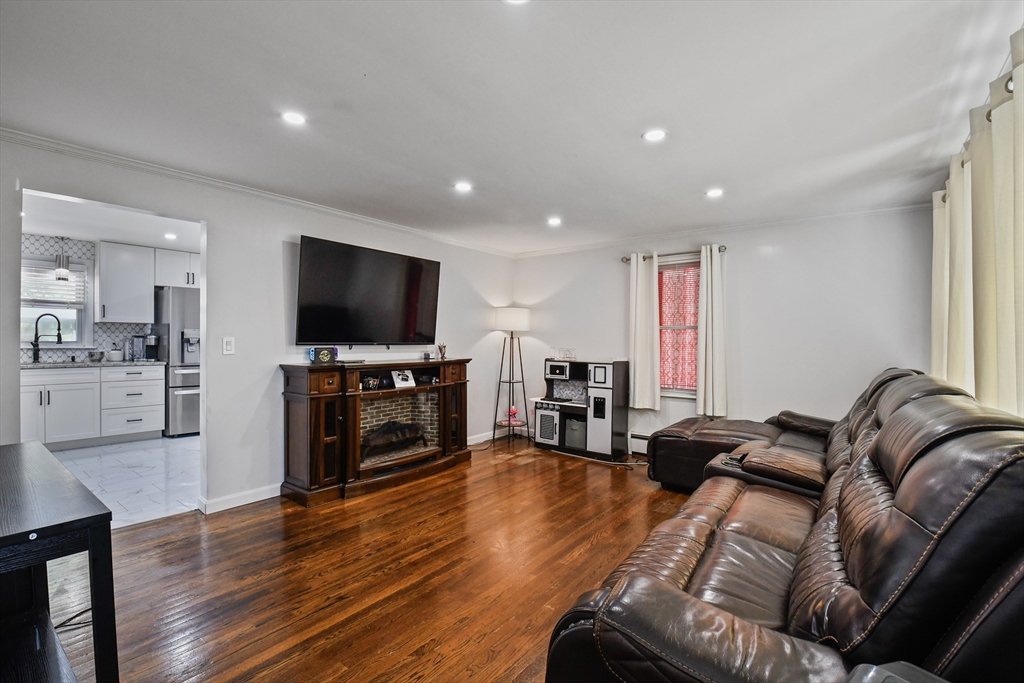 44 Montrose St Property Photo 13
