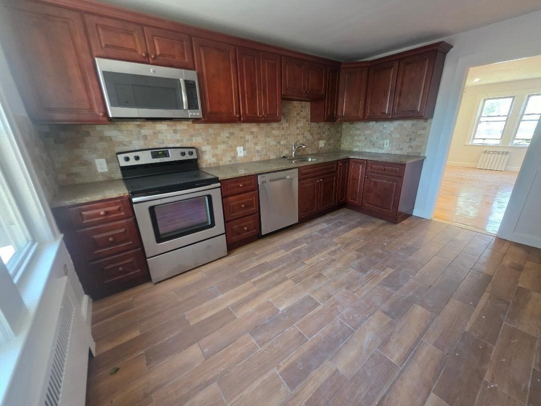 110 Clay St # 2 Property Photo 5