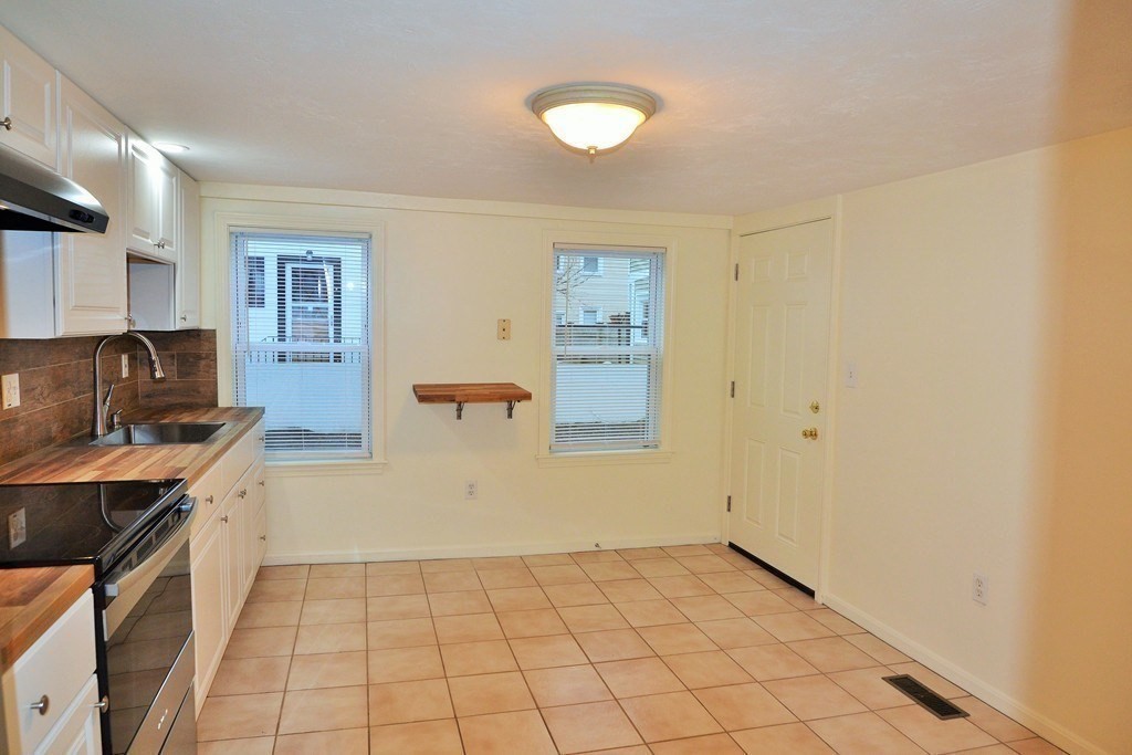 7 Harris St # 1r Property Photo 4