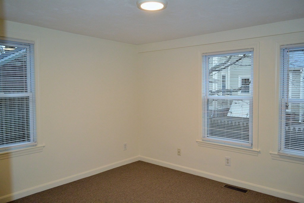 7 Harris St # 1r Property Photo 10