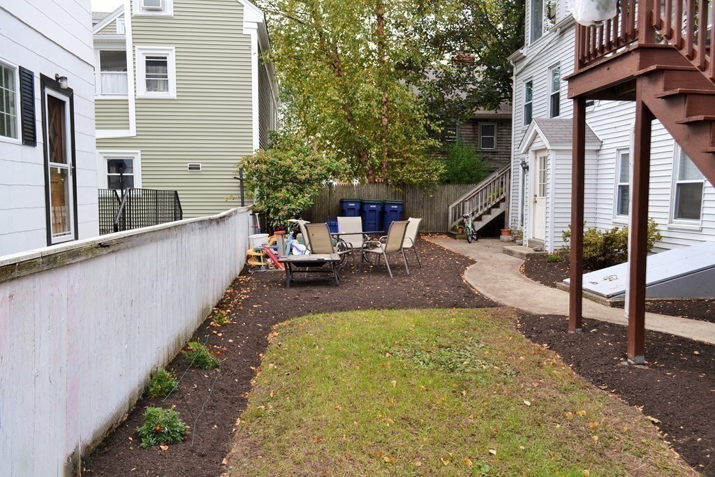 7 Harris St # 1r Property Photo 11