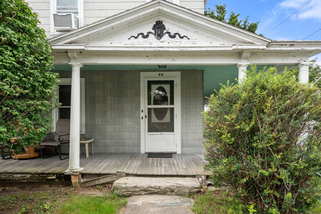44 Grove St Property Photo 5