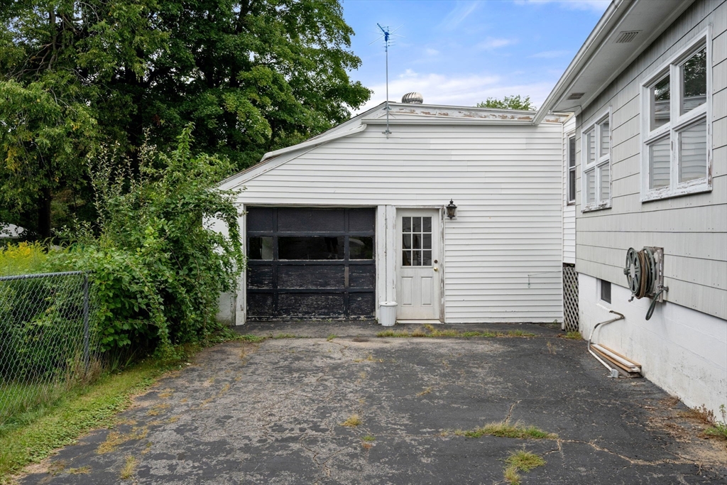 44 Grove St Property Photo 8