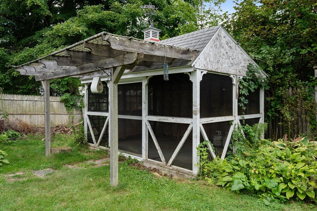 44 Grove St Property Photo 14