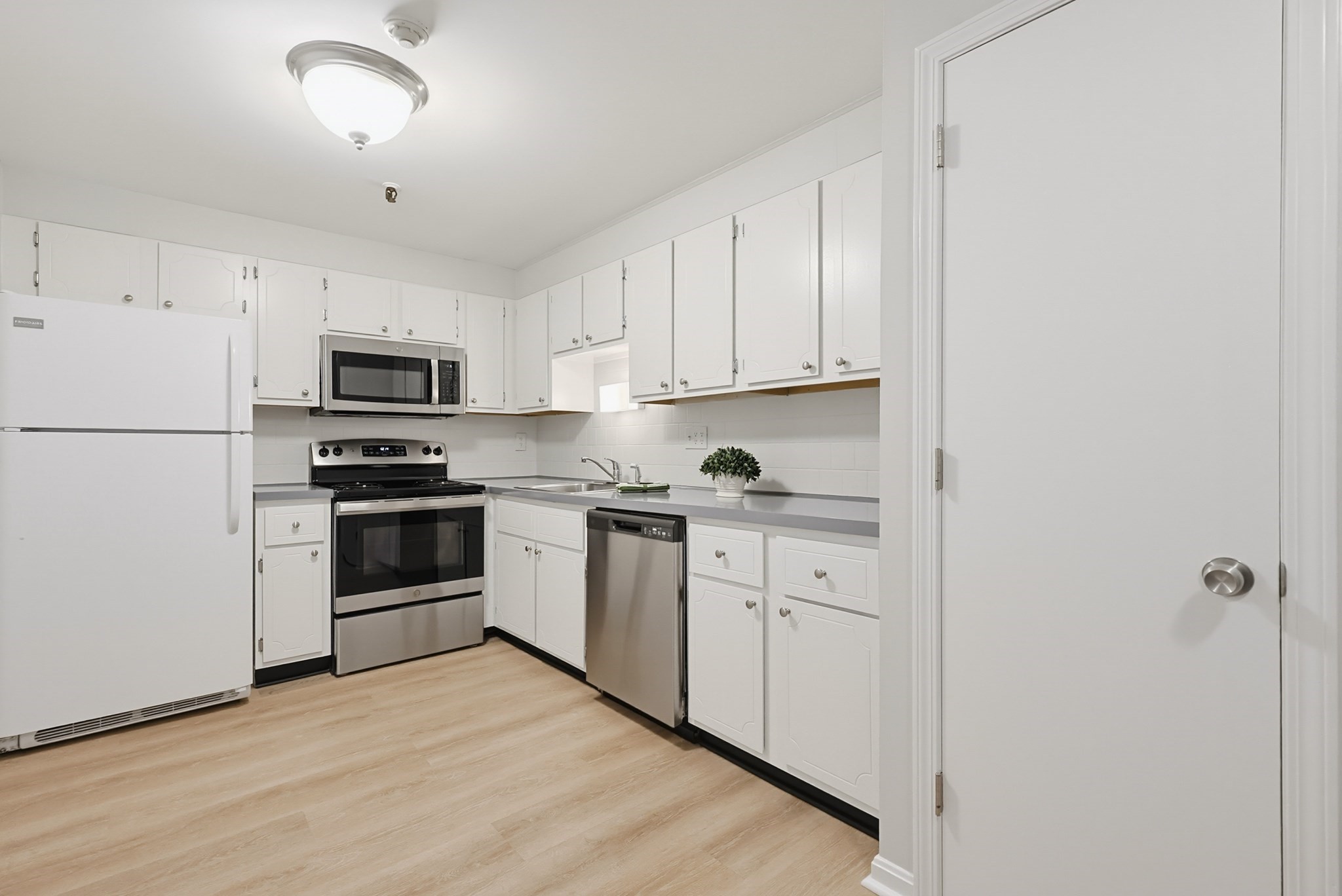 35 Swanson Court # 34d Property Photo 3
