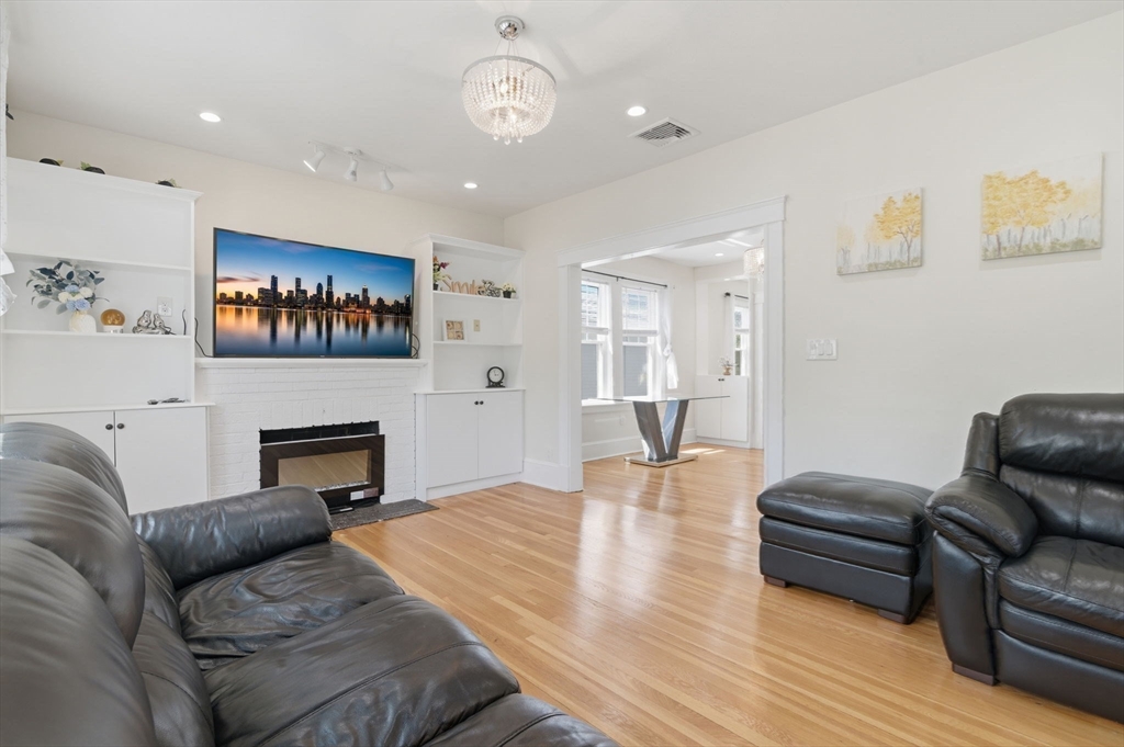 334 Sea St Property Photo 5