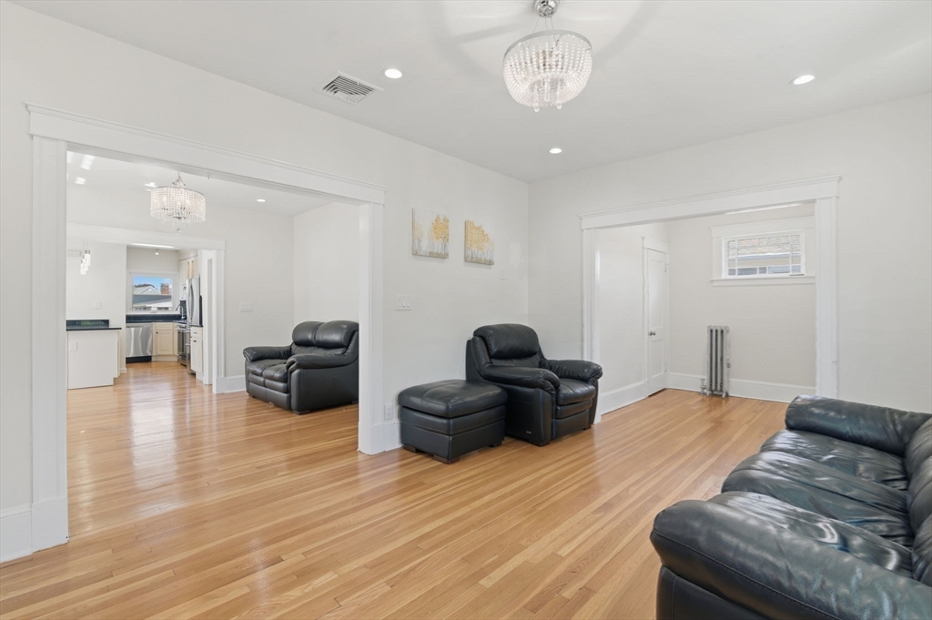 334 Sea St Property Photo 6