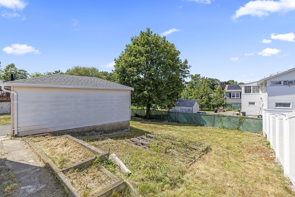 334 Sea St Property Photo 28