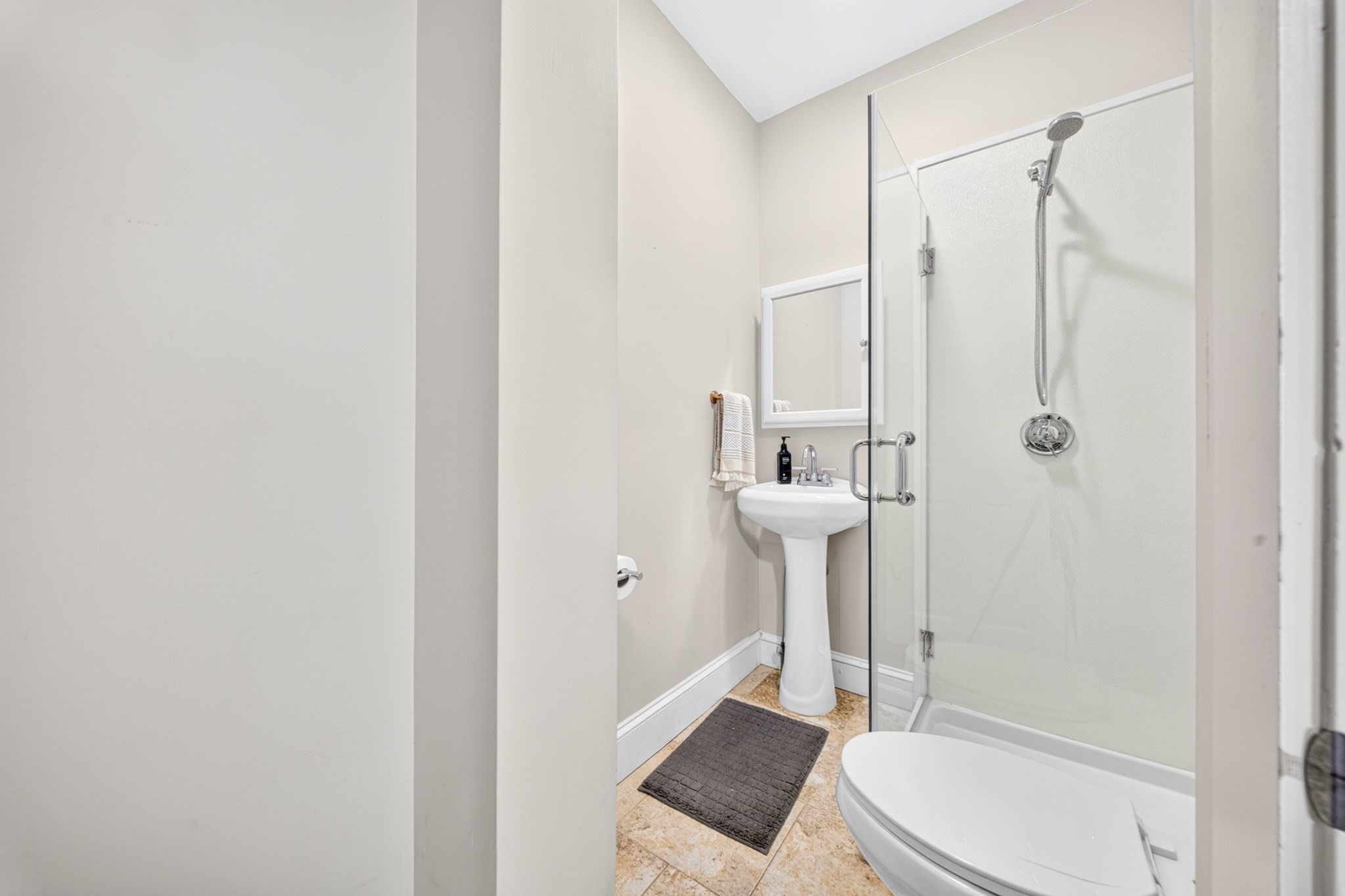 542 Shirley St Property Photo 10