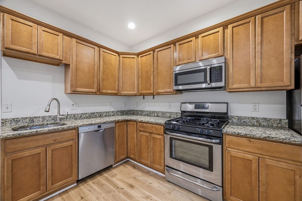15 Fallon Pl # 15a Property Photo 17