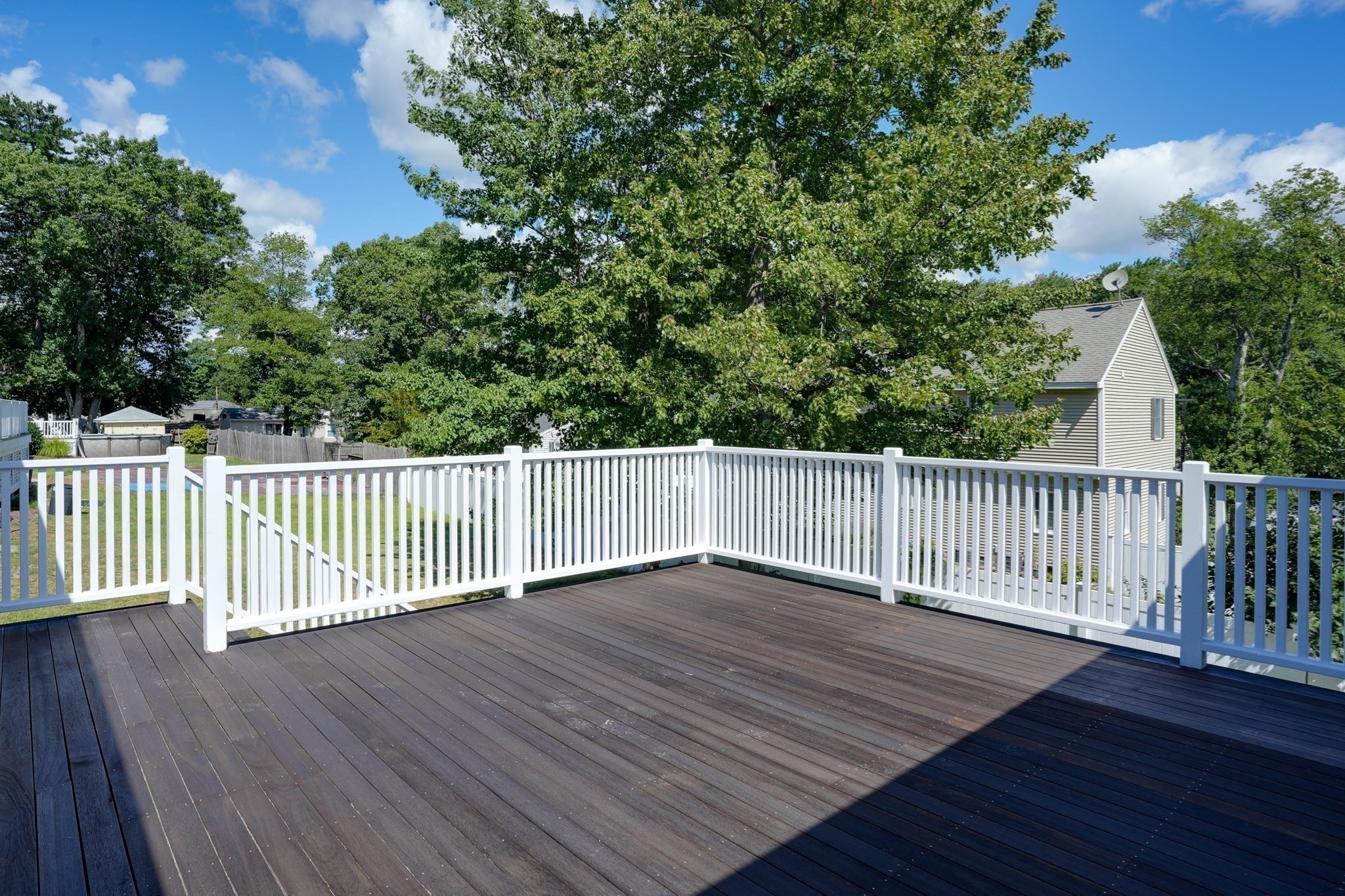 32 Lantern Ln Property Photo 5