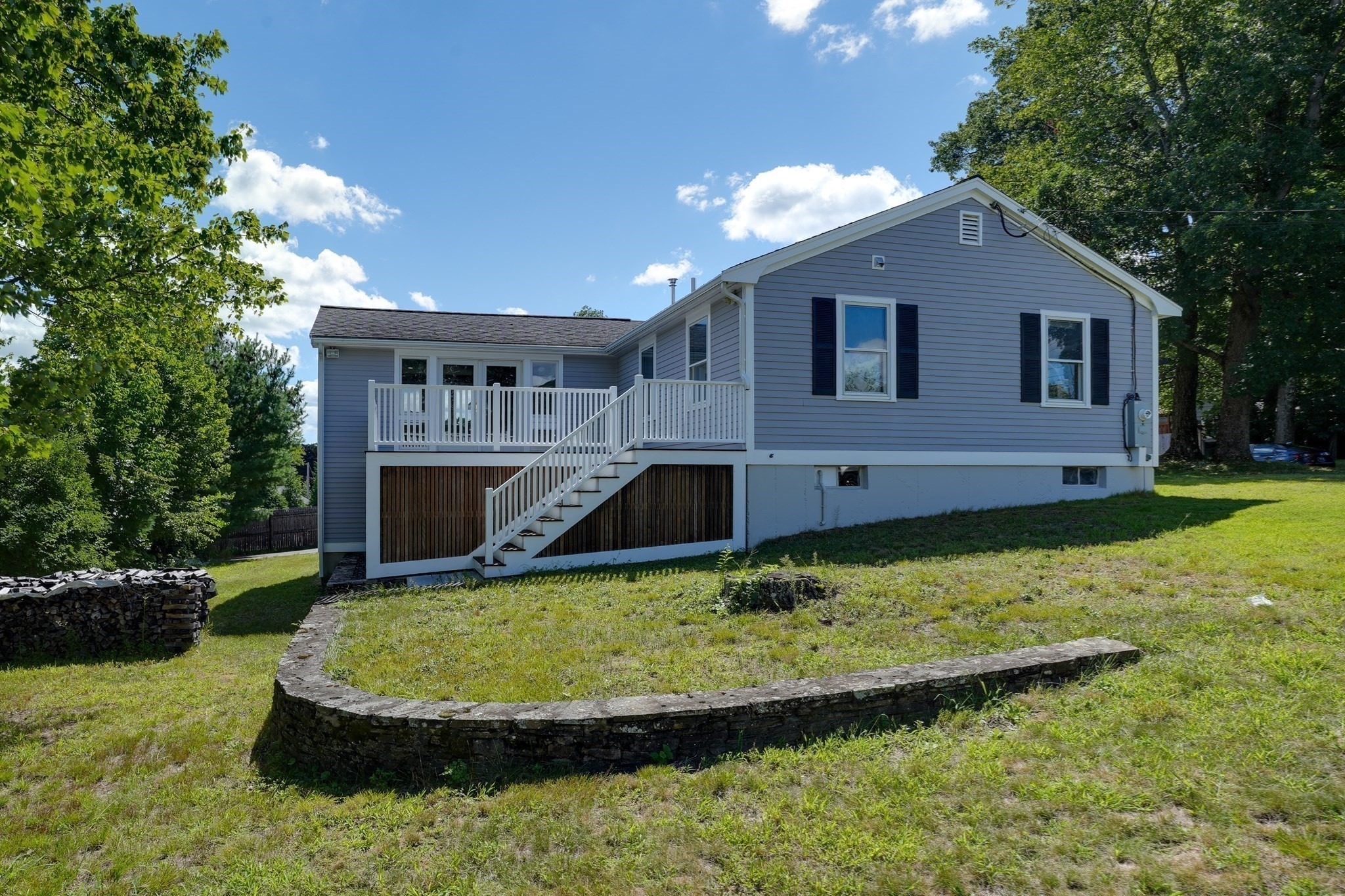 32 Lantern Ln Property Photo 6