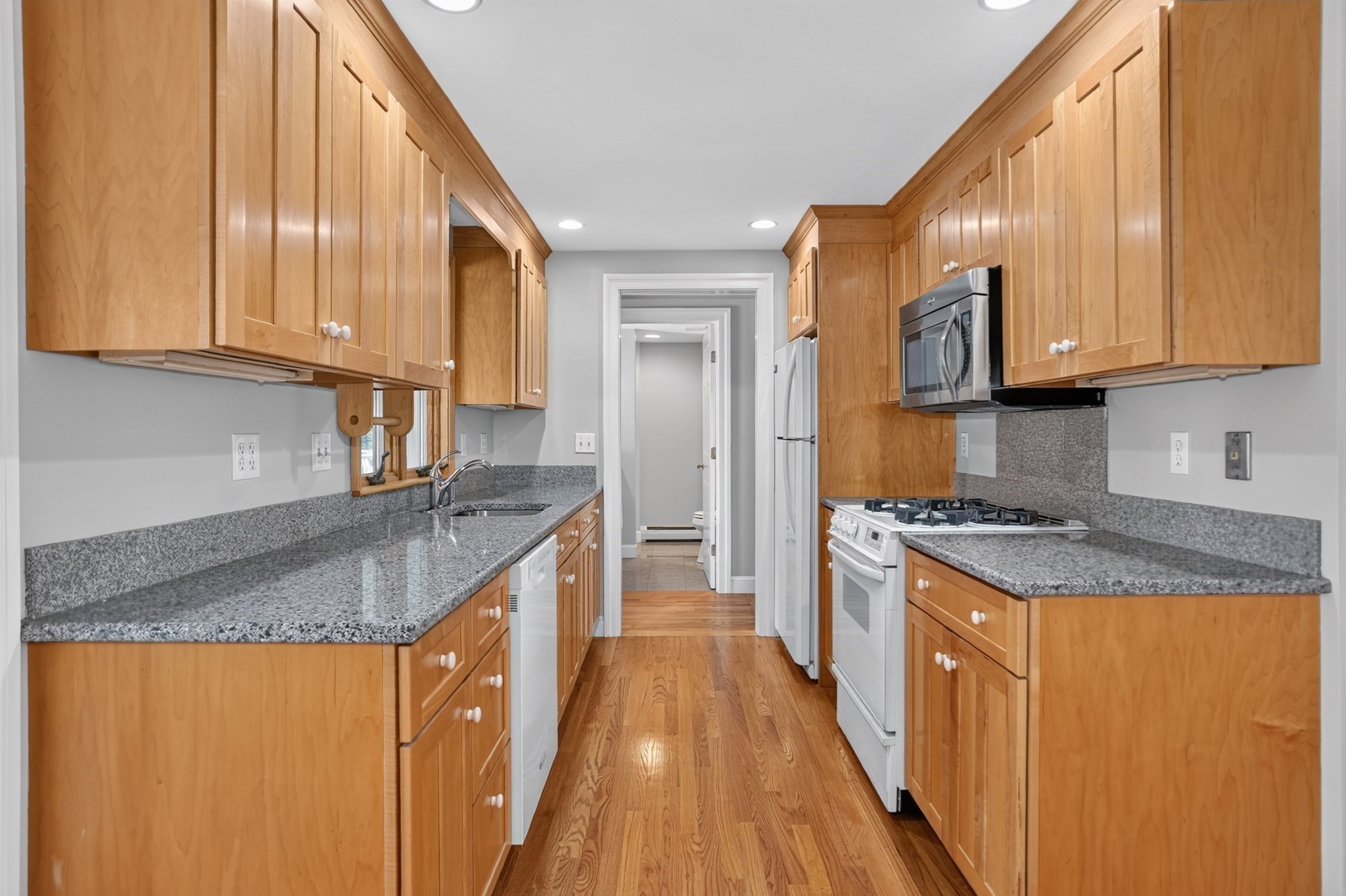 32 Lantern Ln Property Photo 10