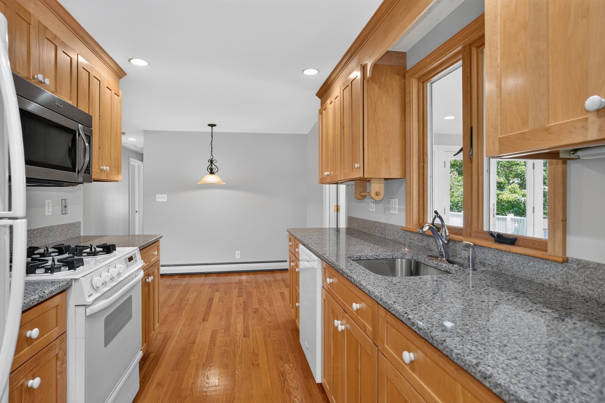 32 Lantern Ln Property Photo 11