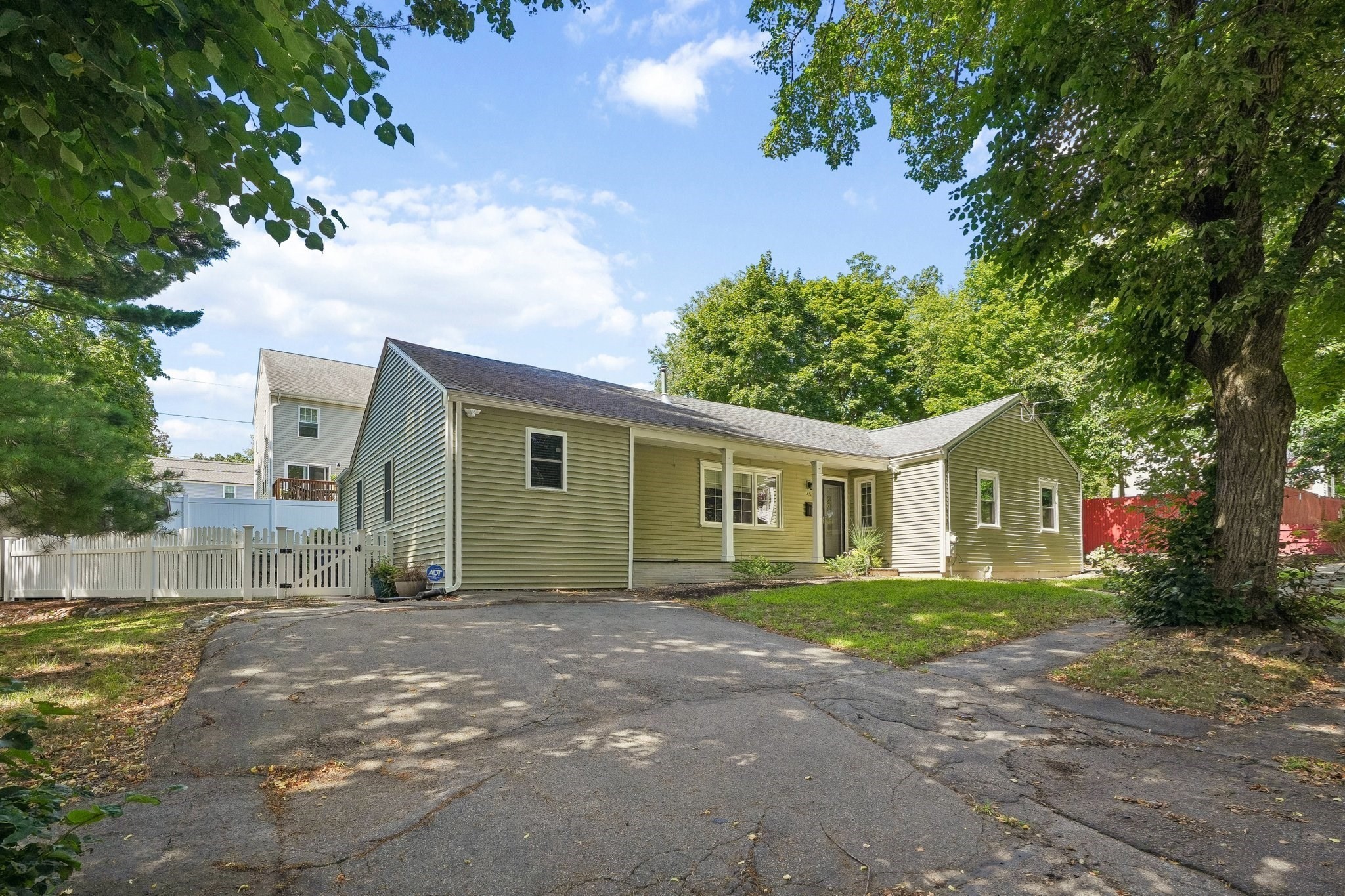 45 Adanac Rd Property Photo 2