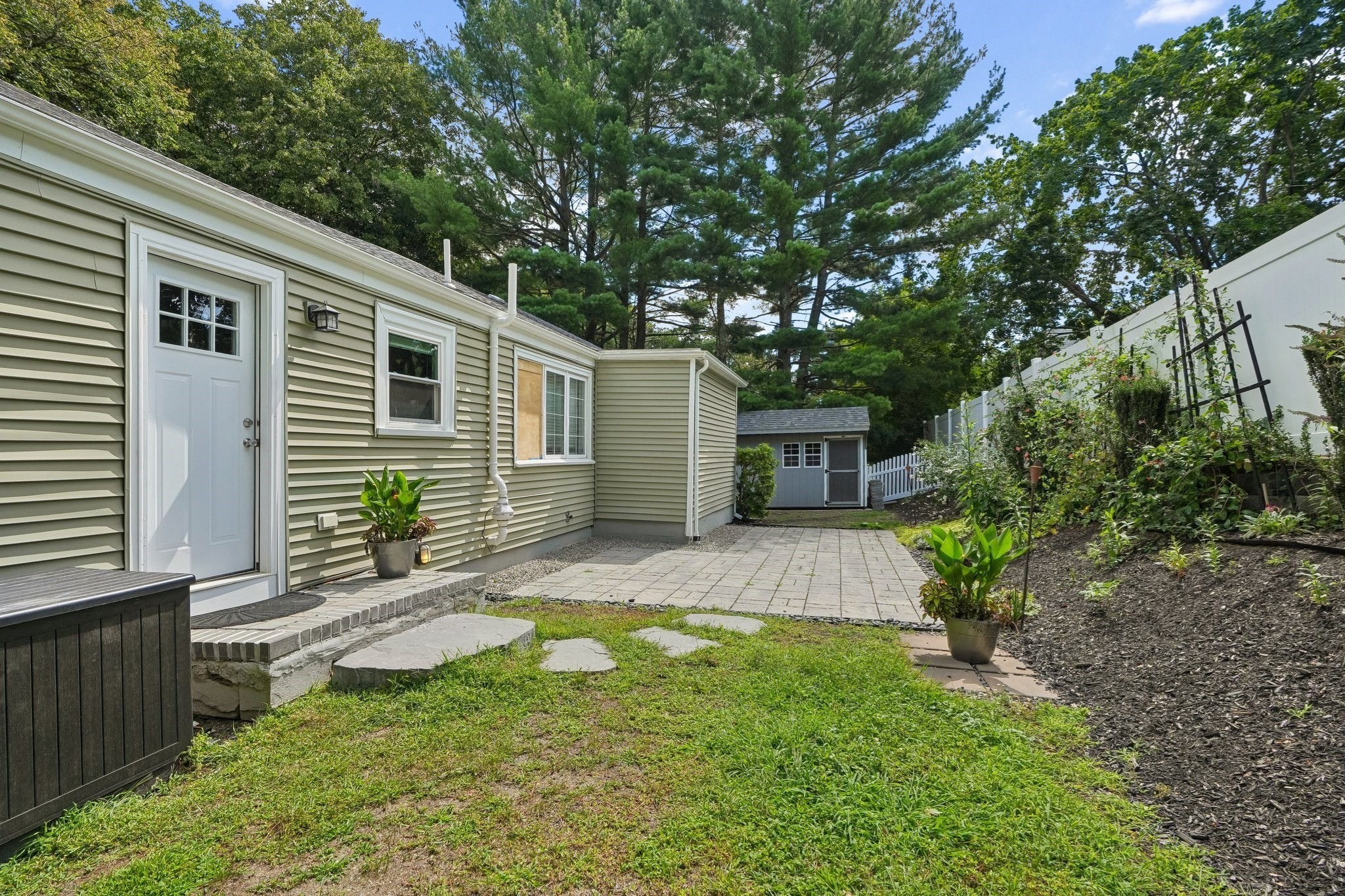 45 Adanac Rd Property Photo 3