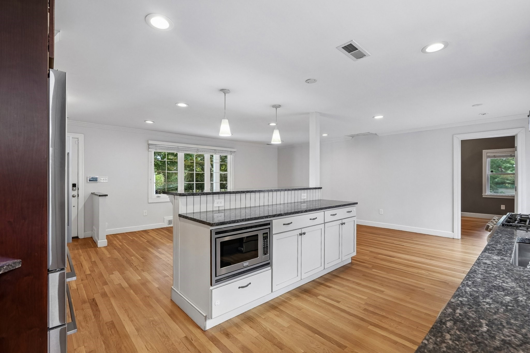 45 Adanac Rd Property Photo 5