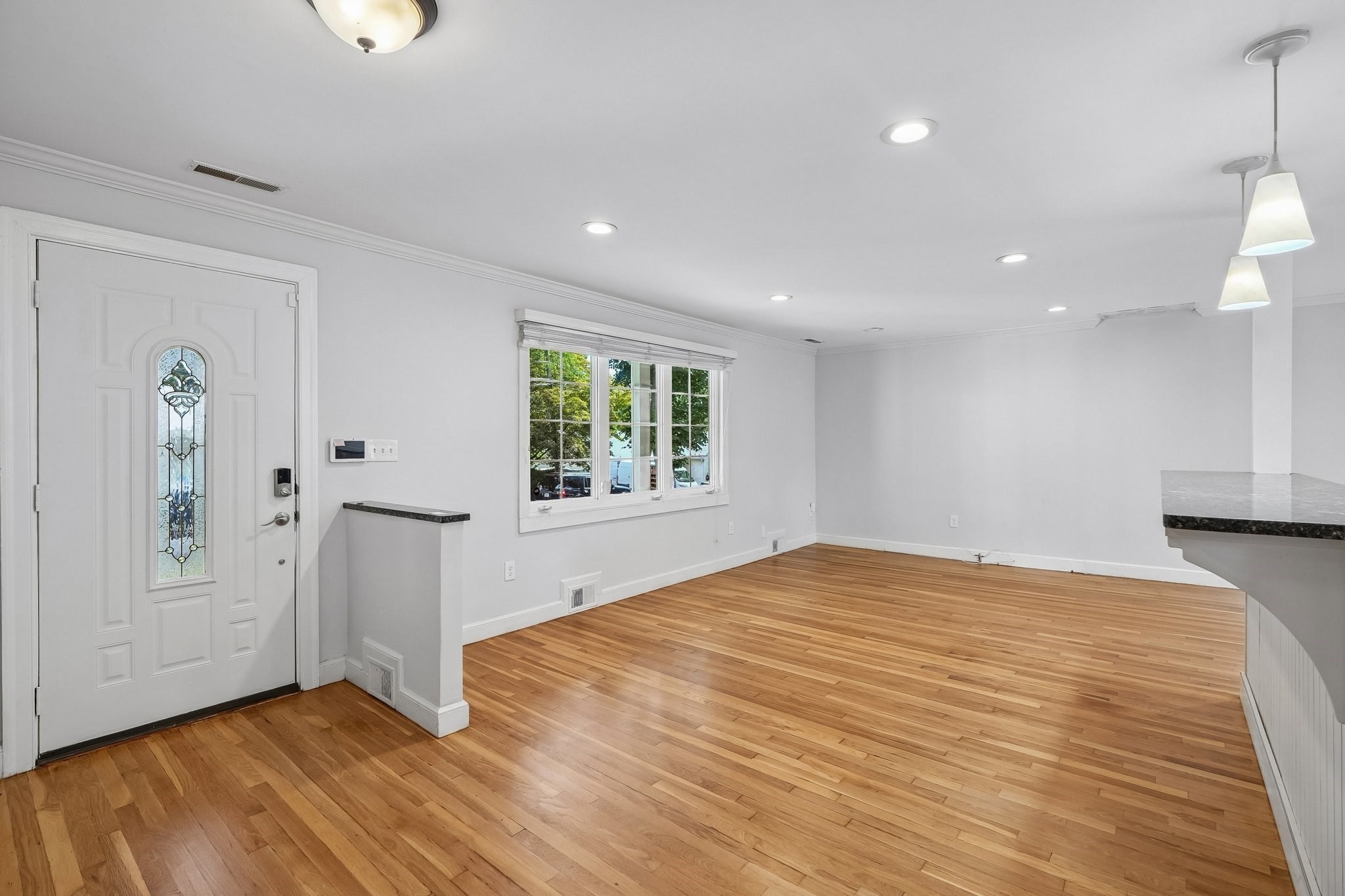 45 Adanac Rd Property Photo 6