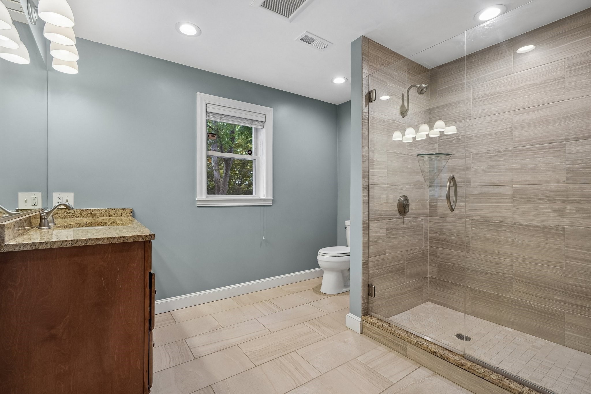 45 Adanac Rd Property Photo 14