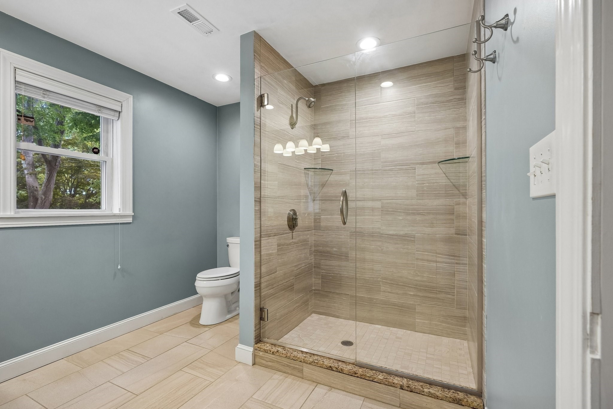 45 Adanac Rd Property Photo 15