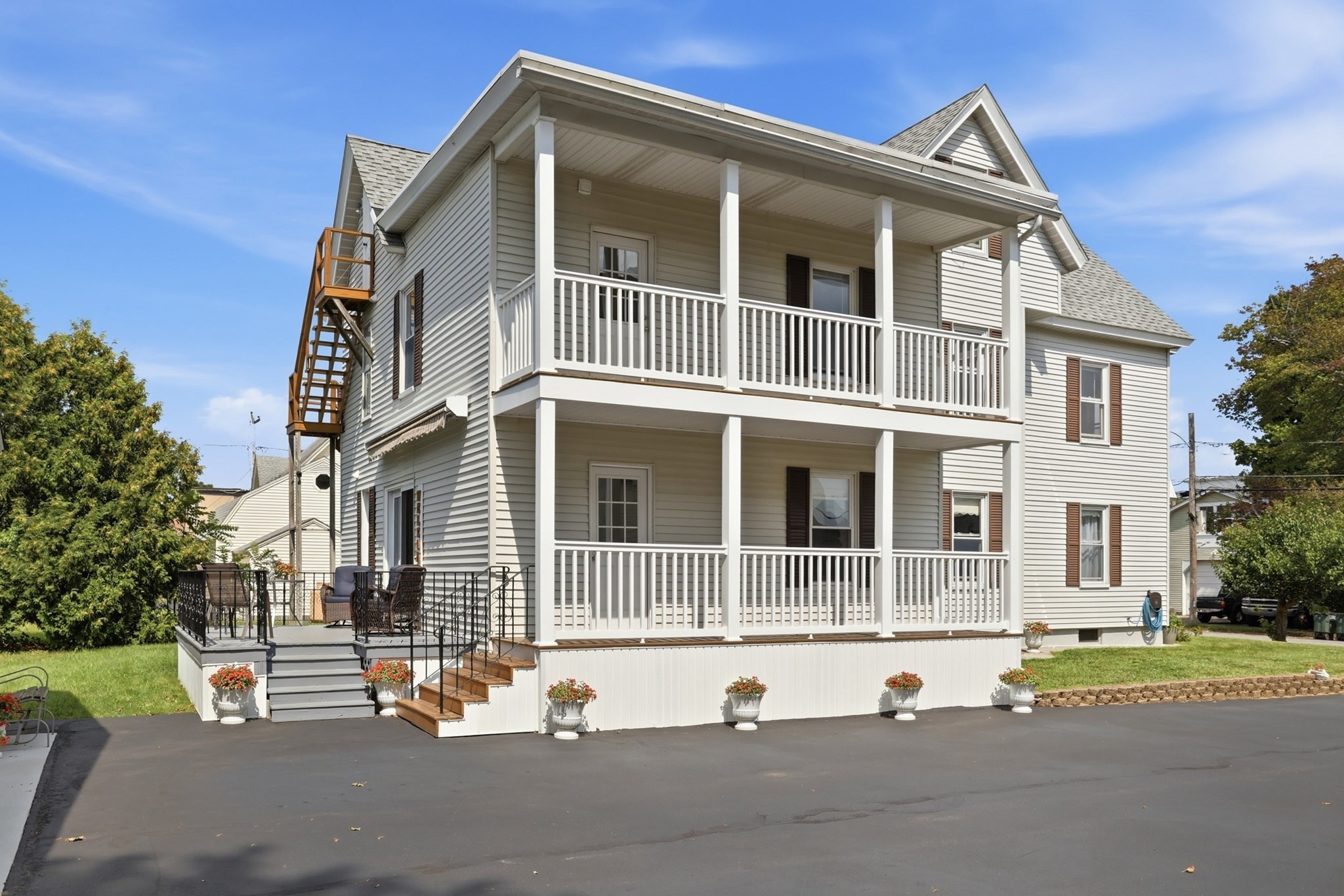 109 4th St. Property Photo 2