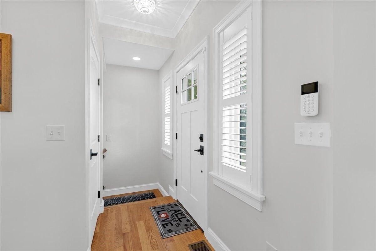 185 Locust St Property Photo 6