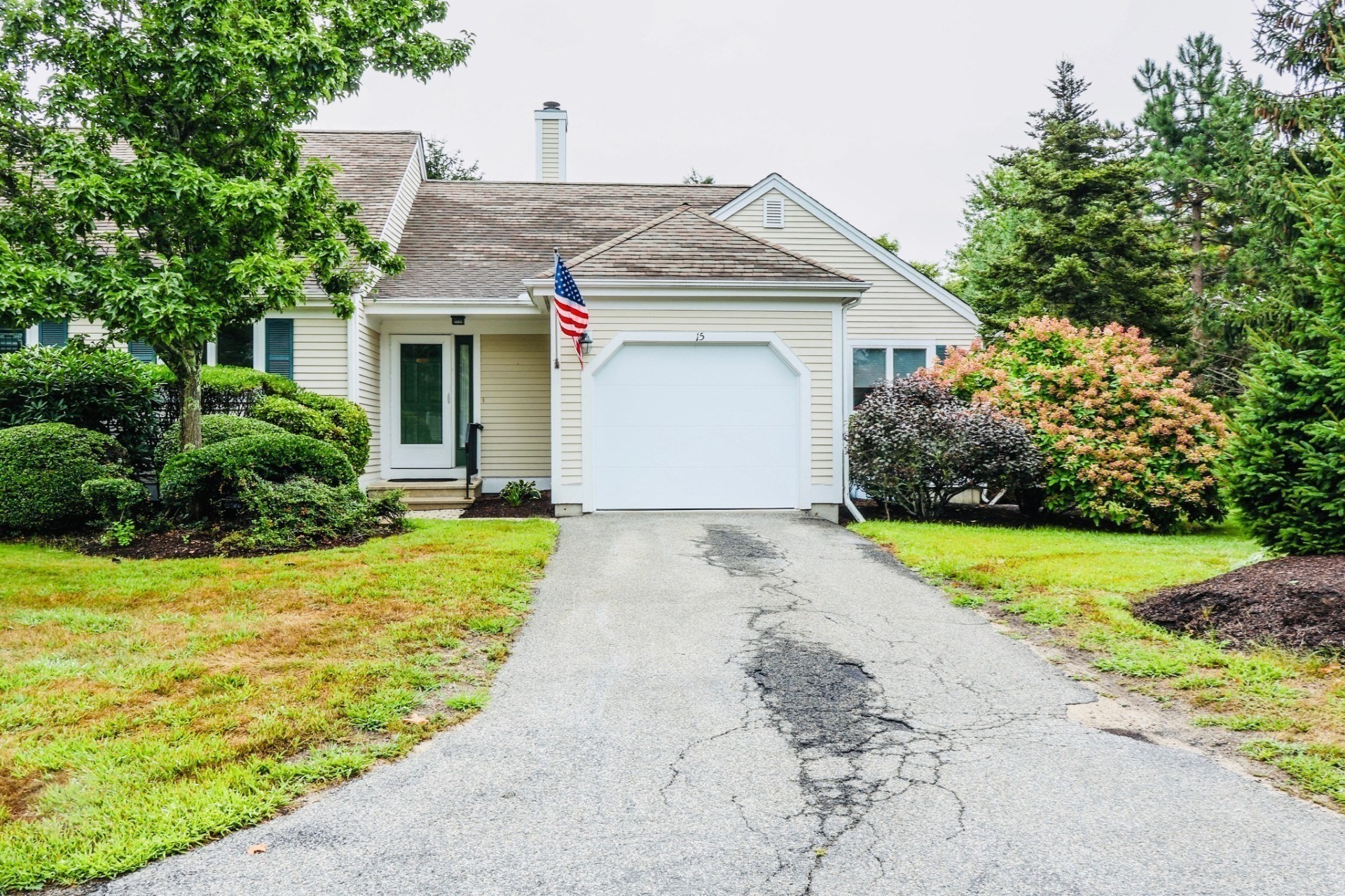 15 Classic Cir # 15 Property Photo 2