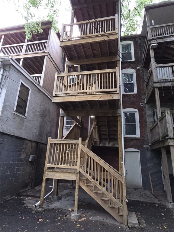 247 Washington St Property Photo 13