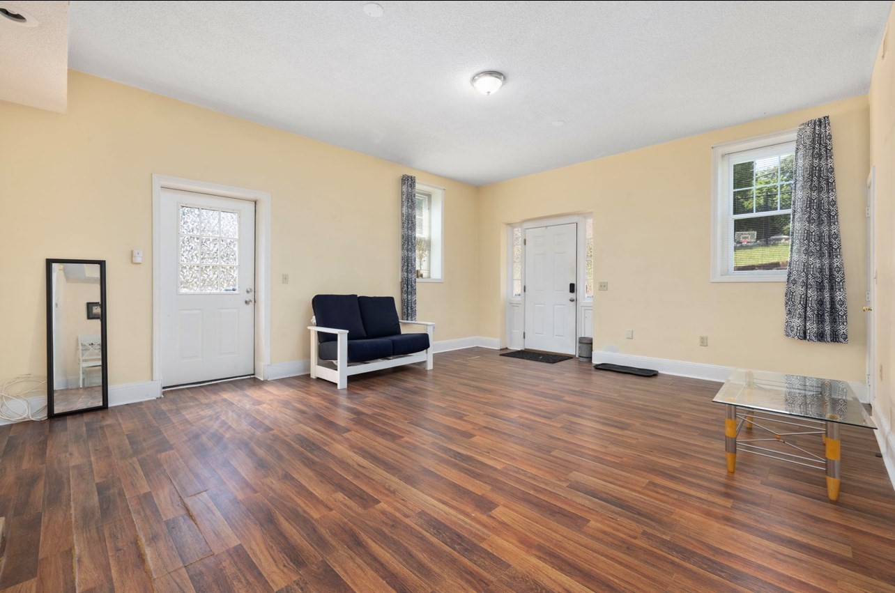 576 Fairmount St Property Photo 3