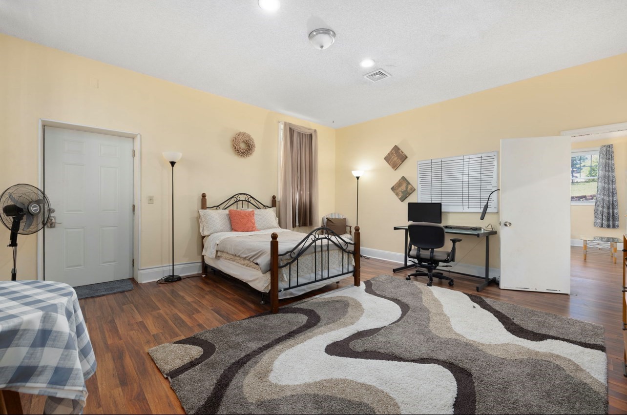 576 Fairmount St Property Photo 8