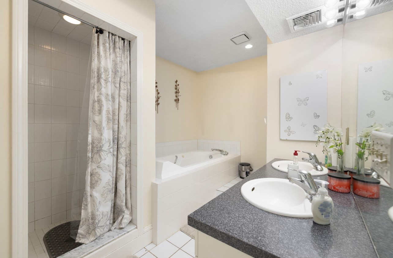 576 Fairmount St Property Photo 10
