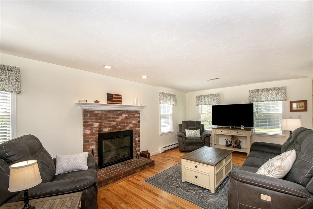 26 Pine St Property Photo 15