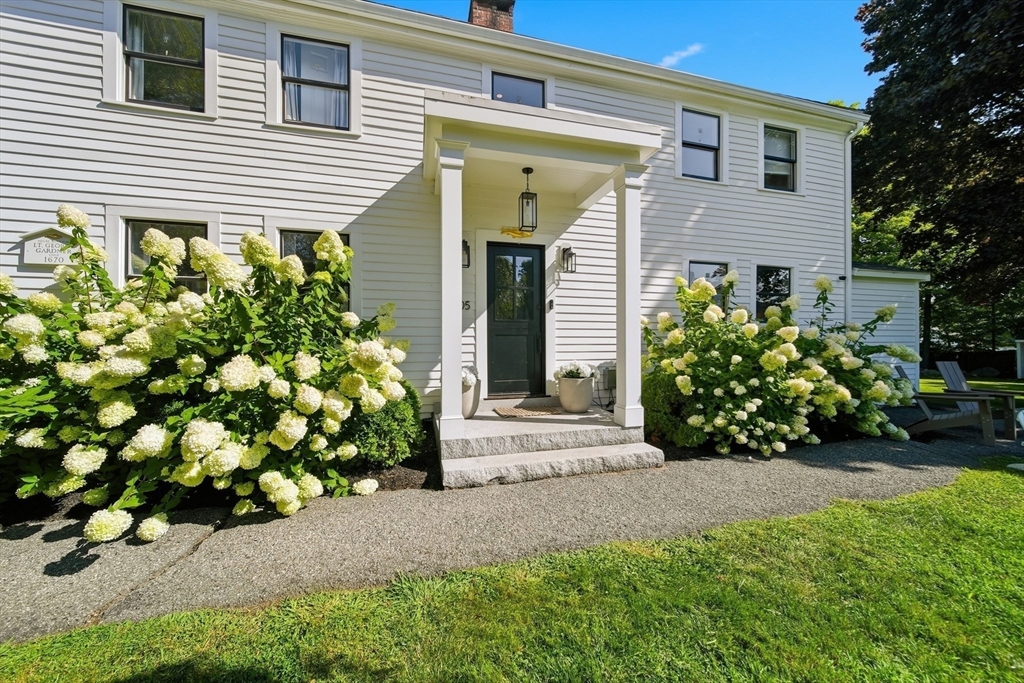 105 Bow St Property Photo 3